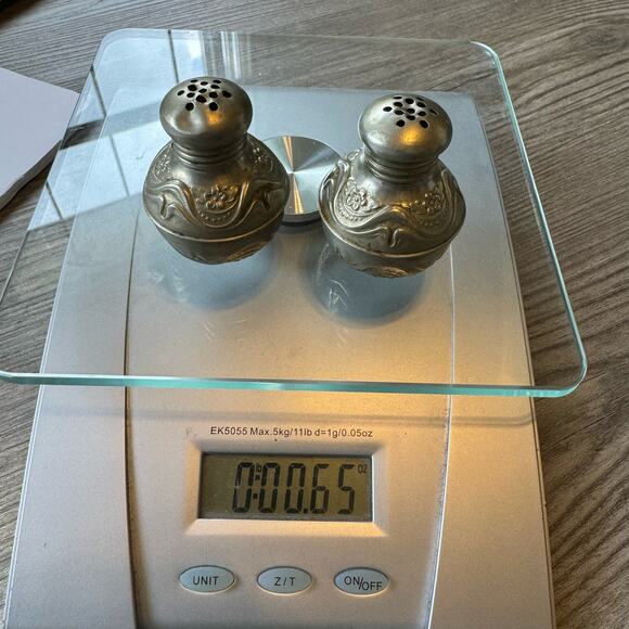 Vintage Salt and Pepper Shakers 515 Silver Antique Kitchen Miniature - Picture 8 of 8